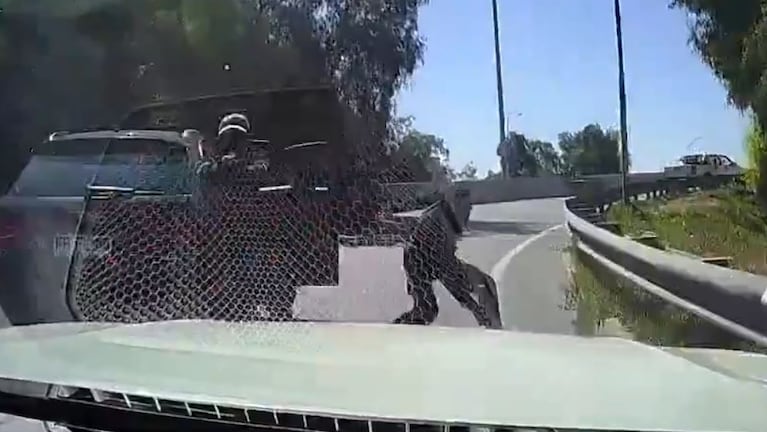 Delincuentes abordaron al vehículo en plena autopista.