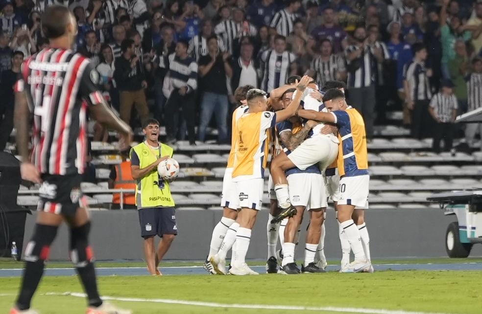 Delirio de los hinchas de la T por la victoria en Libertadores.