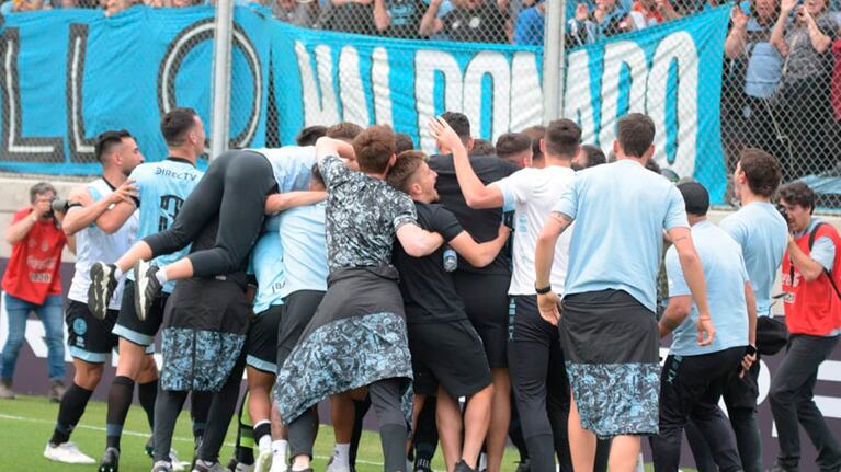 Delirio pirata por el ascenso a Primera y el campeonato.