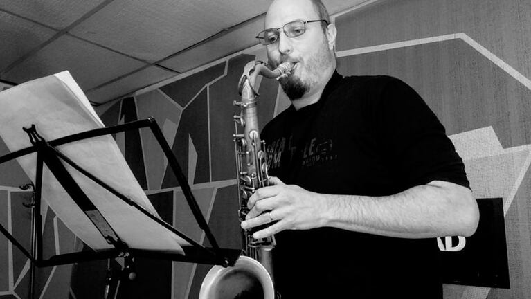 Dellavedova y su saxo, inseparables.