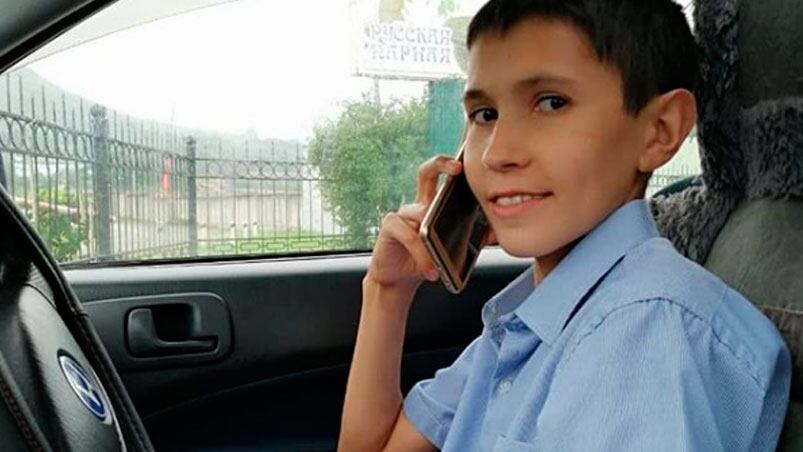 Denís supo ser detenido por un inspector que pensó que "un niño iba al volante".