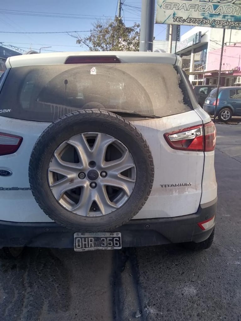 Denuncia que le robaron un maletín de la playa de un híper