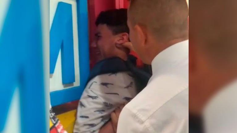 Denuncian que agredieron a un vendedor ambulante en el Patio Olmos