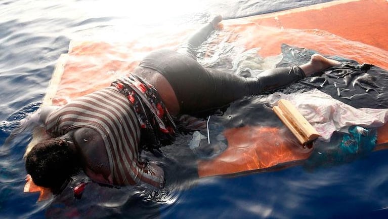 Denuncian que dejaron morir a dos mujeres y un bebé en el Mar Mediterráneo