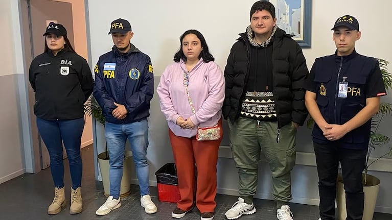 Deportaron del país a la hermana de la amante de Fito Macías: estaba en un hotel de Córdoba