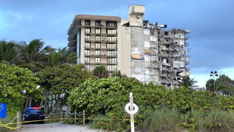 Derrumbe de un edificio en Miami: confirman un muerto y decenas heridos