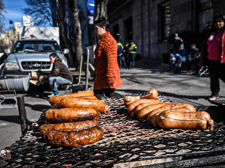 Desalojaron a choripaneros (Imagen ilustrativa)