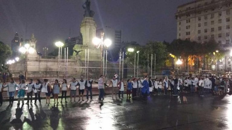 Desalojo en el Congreso: UEPC llamó a un abandono de tareas