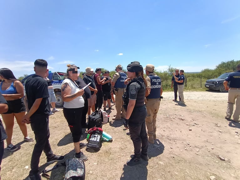 Desarticularon una fiesta clandestina en un predio de Punilla. (Foto: Policía de Córdoba) 