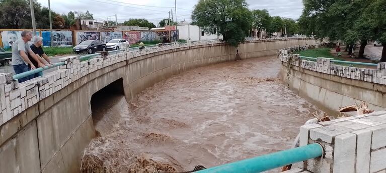 Desbordes en La Cañada seguidos de una ola de calor: ¿qué nos depara el resto del verano?