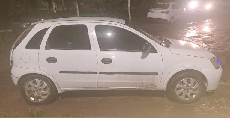 Descartaron un Cronos en Yofre Norte y quedaron detenidos en San Vicente, cuando iban en un Corsa.
