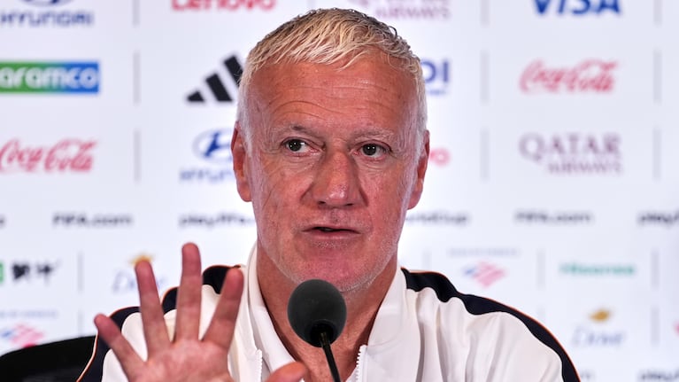 Deschamps en conferencia de prensa antes del encuentro de cuartos de final de la Copa Mundial ante Marruecos. (AP Foto/Martin Meissner)
