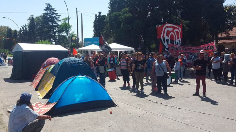 Desde el lunes protestan en la zona. Foto: Sebastián Pfaffen/ElDoce.tv