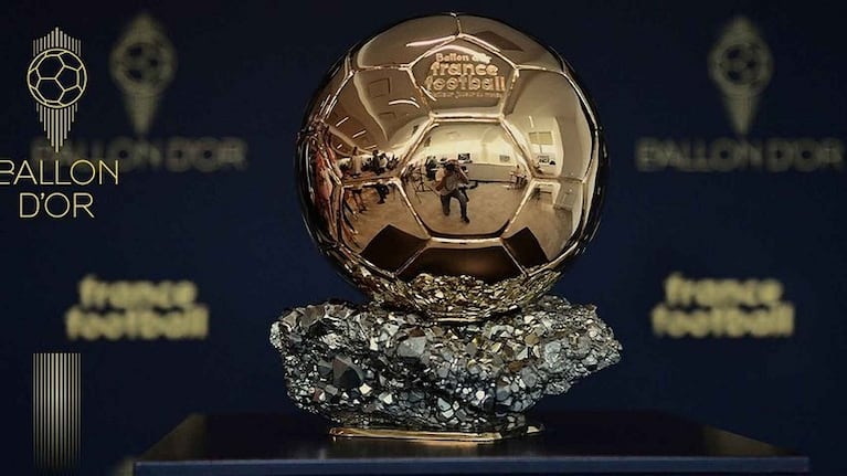 Desde France Football no entregarán el premio porque "no se puede hacer una comparación justa".