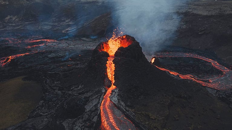 Desde hace casi dos meses, el volcán es un espectáculo diario en Islandia.