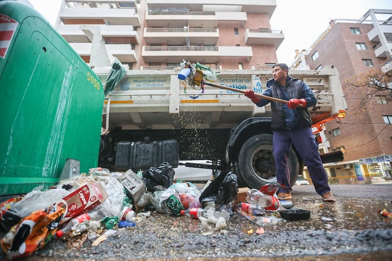 Desde la Municipalidad de Córdoba controlan la recolección de residuos.