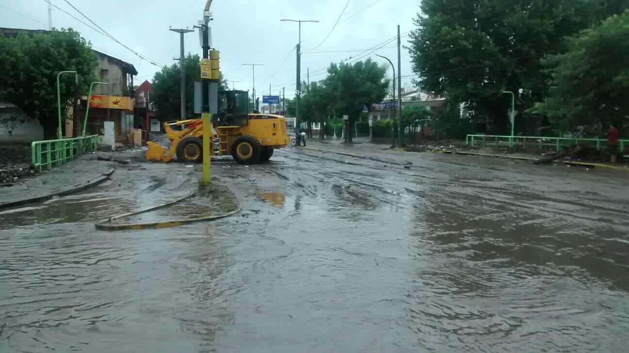 Desde temprano, las máquinas trabajan en Villa Allende. Foto: Fernando Melo