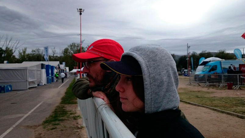 Desde temprano, los fanáticos disfrutan la tranquilidad del Parque de Asistencia. Foto: Gustavo Trombetta.