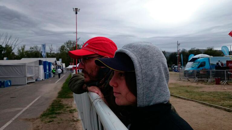 Desde temprano, los fanáticos disfrutan la tranquilidad del Parque de Asistencia. Foto: Gustavo Trombetta.