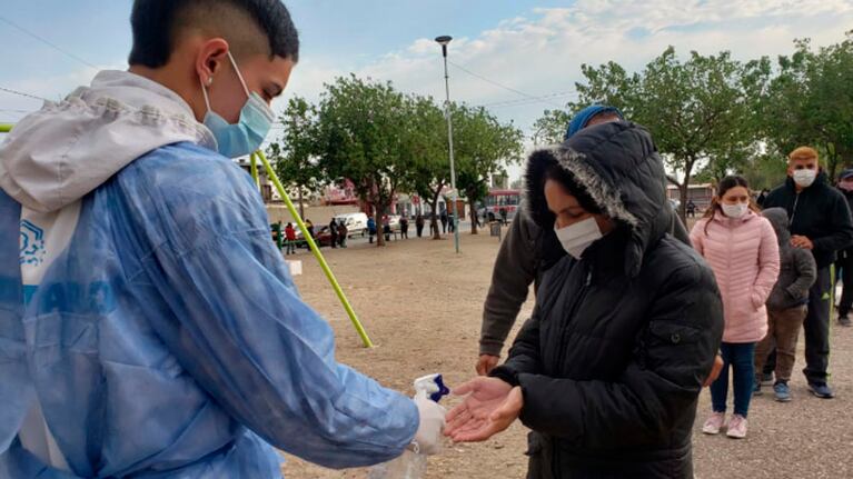 Desde temprano se vieron largas colas en los CPC de la ciudad.