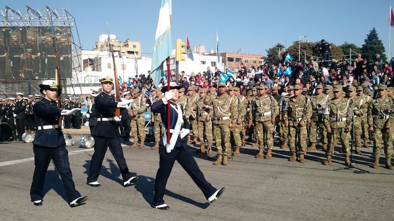 Desfile cívico-militar en Córdoba. Imagen de archivo: Karina Vallori.