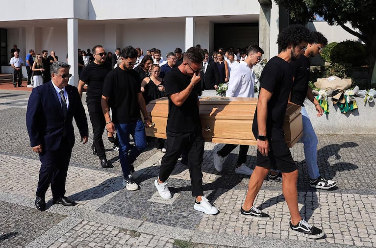 Desgarradoras postales del funeral de Diogo Jota y su hermano.
