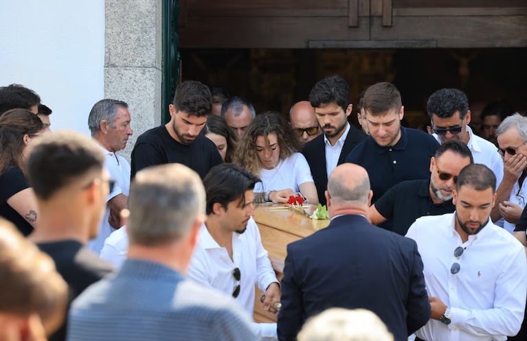 Desgarradoras postales del funeral de Diogo Jota y su hermano.