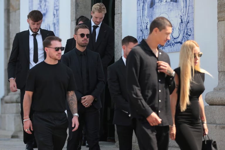 Desgarradoras postales del funeral de Diogo Jota y su hermano.