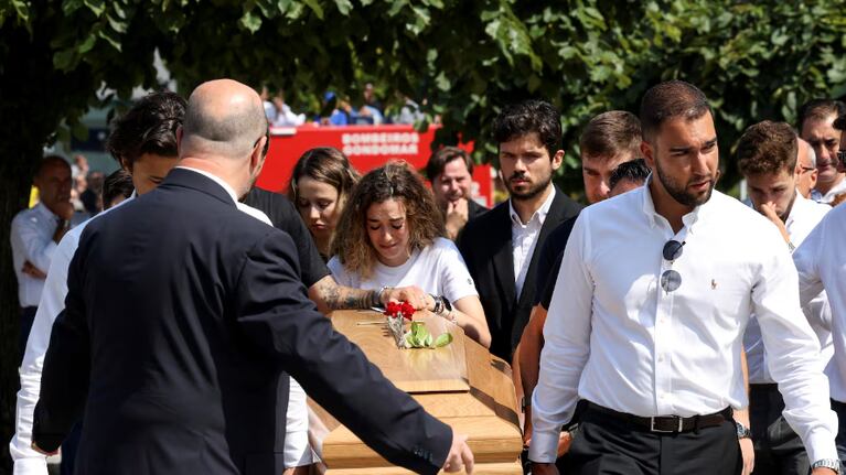 Desgarradoras postales del funeral de Diogo Jota y su hermano.