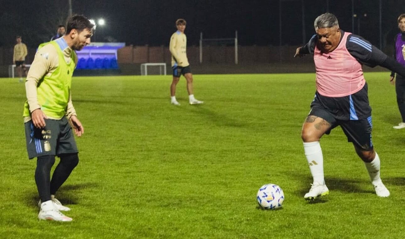 Desopilante: el Chiqui Tapia encaró a Messi en la previa del duelo con Colombia en el Monumental