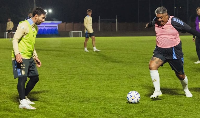 Desopilante: el Chiqui Tapia encaró a Messi en la previa del duelo con Colombia en el Monumental