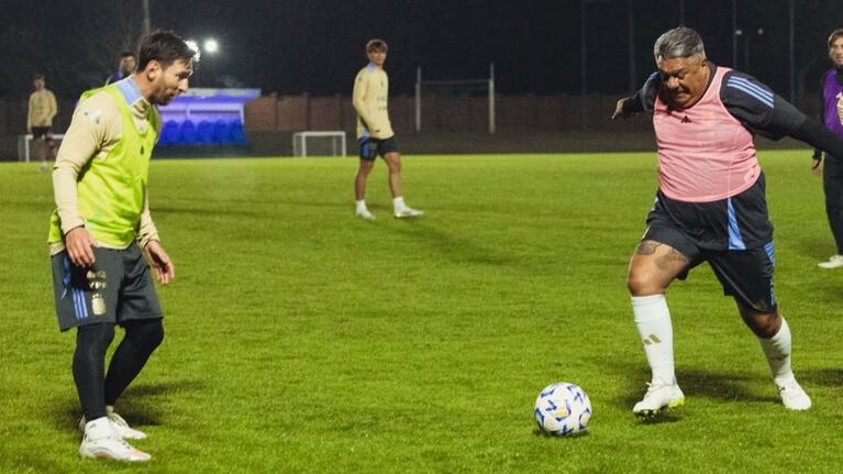 Desopilante: el Chiqui Tapia encaró a Messi en la previa del duelo con Colombia en el Monumental
