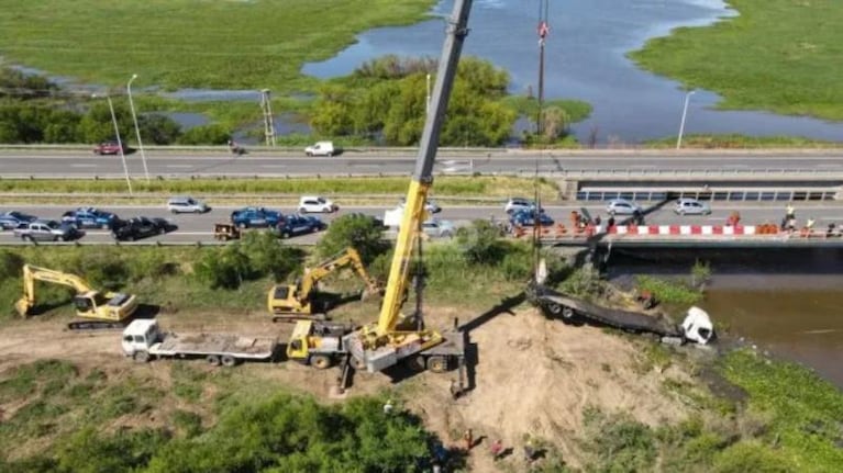 Despistó, cayó al río y murió: buzos encontraron el cuerpo del camionero cordobés