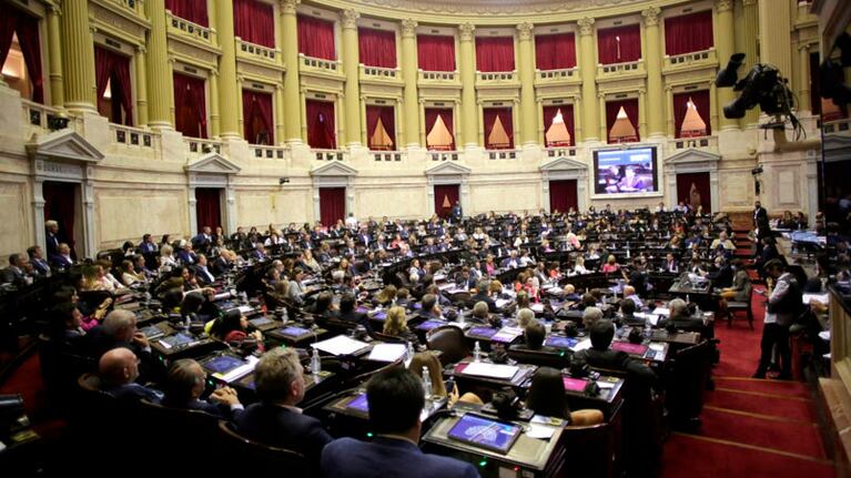 Después de más de 12 horas, Diputados aprobó el acuerdo con el FMI.