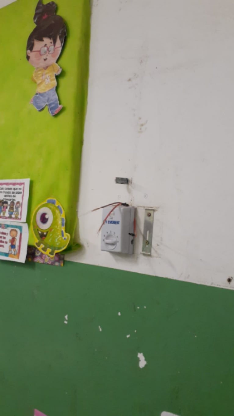 Destrozaron una escuela, robaron cables y están sin clases por peligro de electrocución 