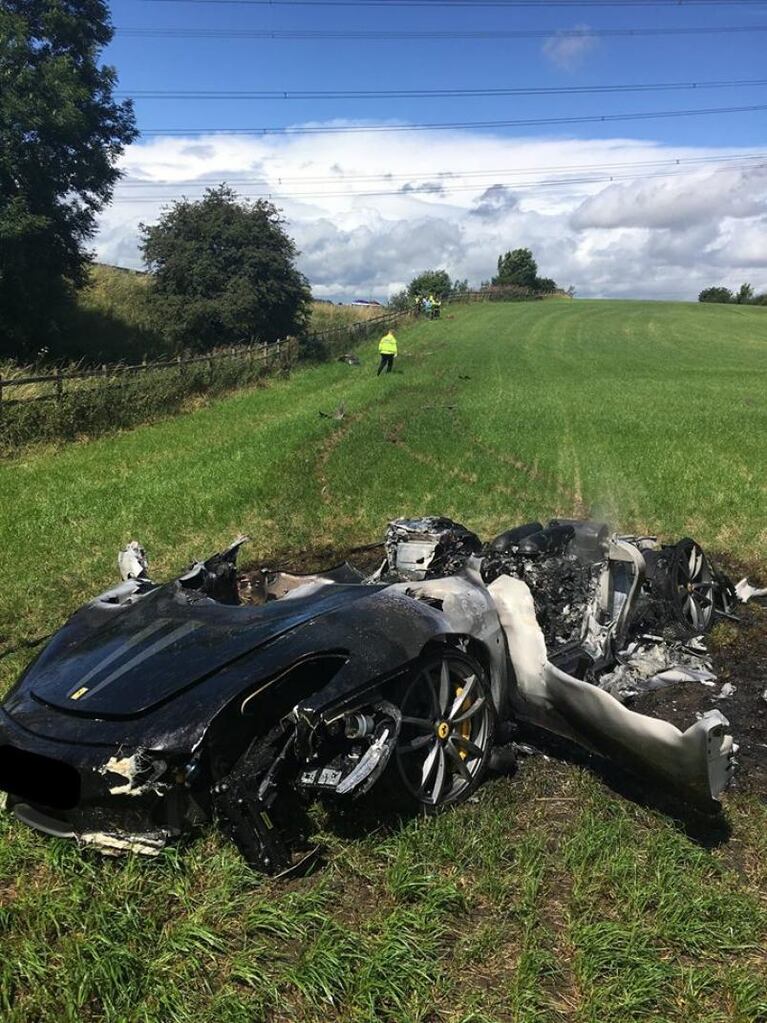 Destrozó su costoso Ferrari una hora después de comprarlo