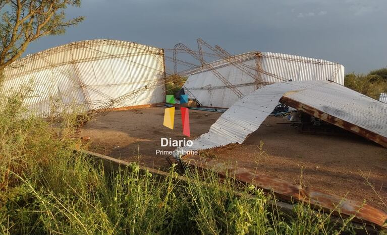 Destrozos por el fuerte viento en San Francisco del Chañar.