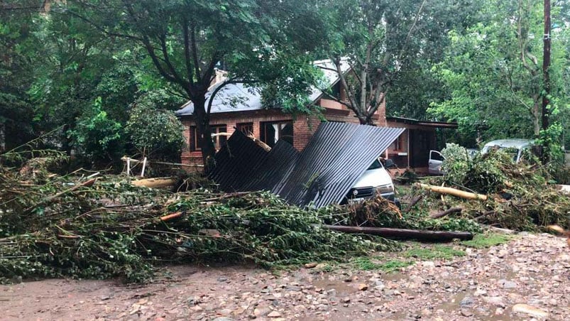 Destrozos y miedo: lo que dejó el temporal en Punilla. 