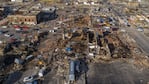 Destrozos y muertes por una serie de tornados en la zona central del país.