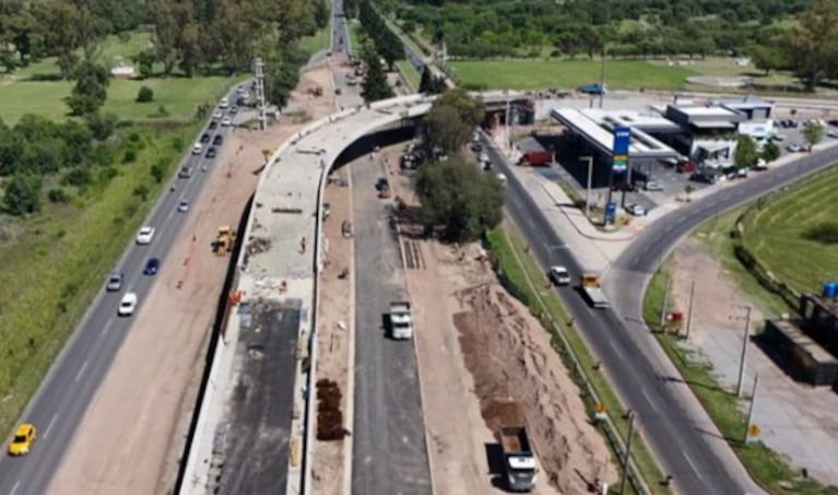 Desvíos y demoras en la zona de Valle Escondido por la obra del alto nivel.