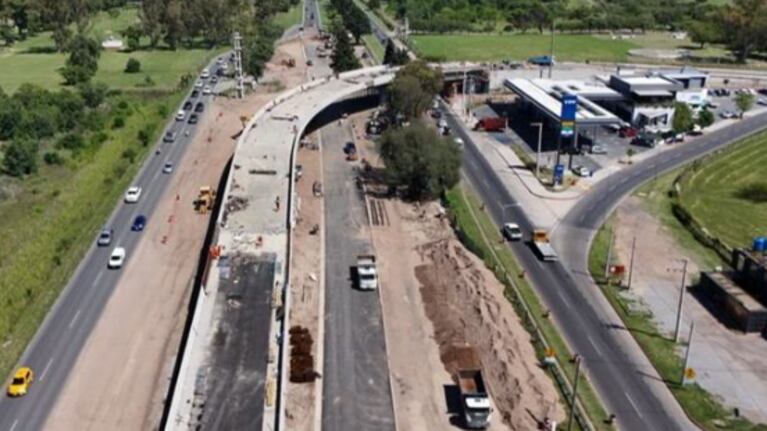 Desvíos y demoras en la zona de Valle Escondido por la obra del alto nivel.