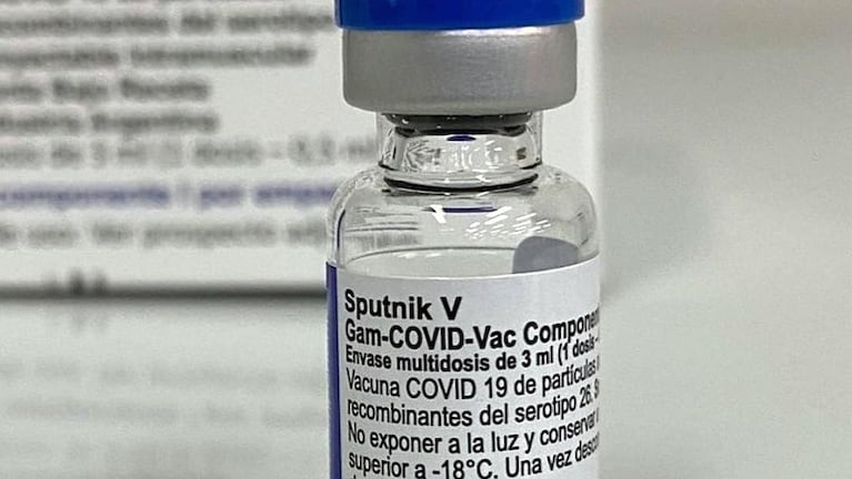 Detectaron algunas irregularidades en una fábrica de la vacuna rusa