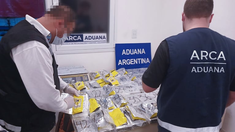 Detectaron en Córdoba contrabando de “popper”, la droga sexual: era enviada por correo desde Europa