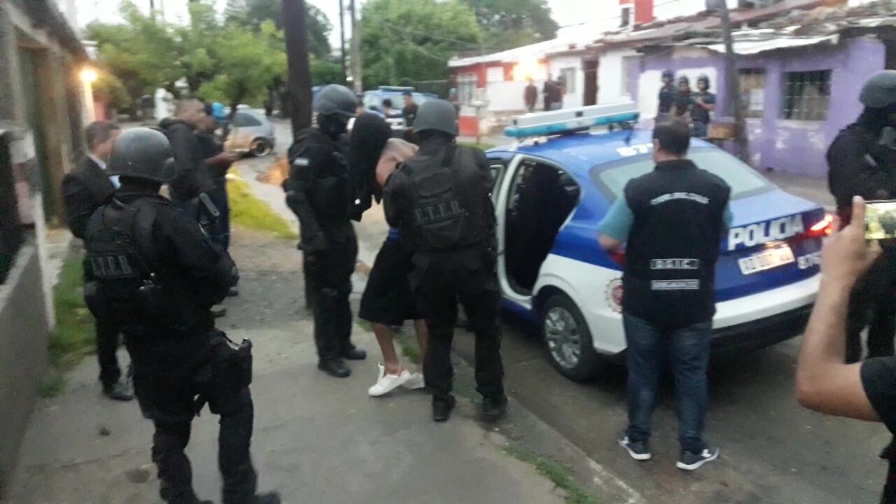 Detuvieron a los motochorros que asaltaron a una mujer en Barrio Empalme