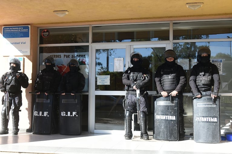 Detuvieron a un empleado municipal de Córdoba por falsificar y vender licencias de conducir