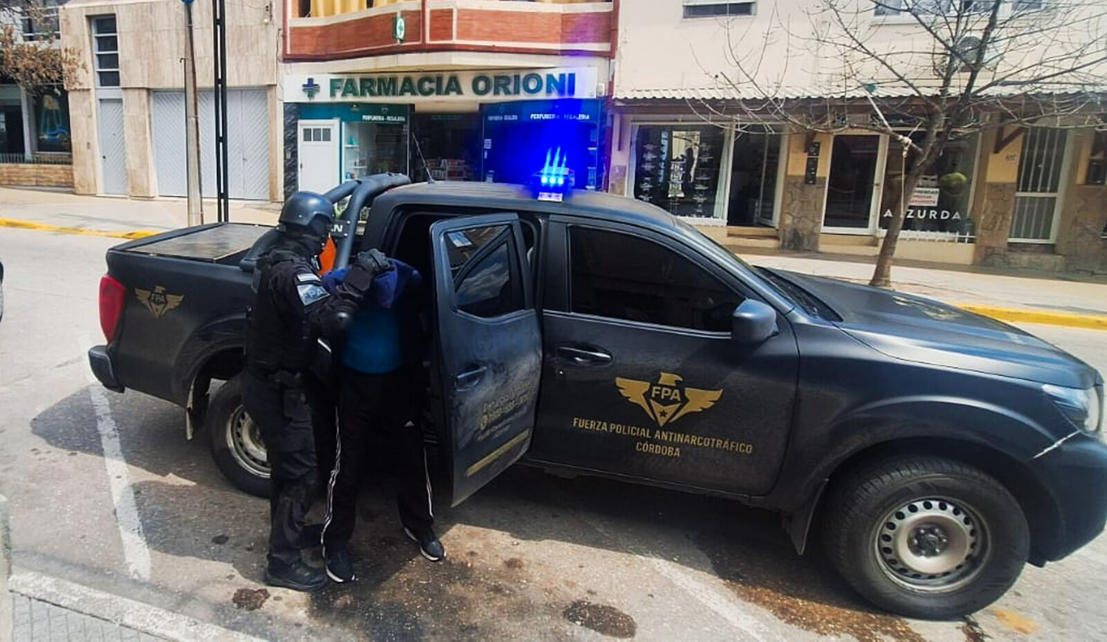 Detuvieron a un hombre de 67 años por hacer delivery de cocaína en Mina Clavero.