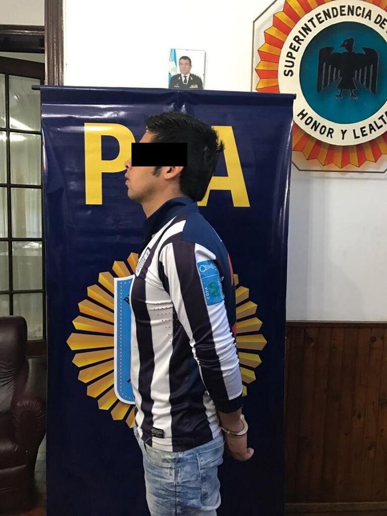 Detuvieron a un peruano sin una oreja acusado de vender drogas