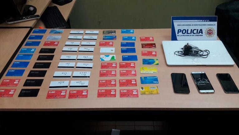 Detuvieron a un rumano y a un brasileño que clonaban tarjetas en Córdoba