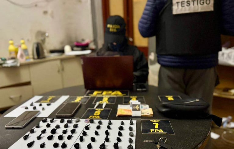 Detuvieron a una mujer por vender drogas ilegales.