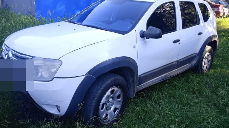 Detuvieron a una pareja con miles de dólares falsos y un auto recién robado en Córdoba